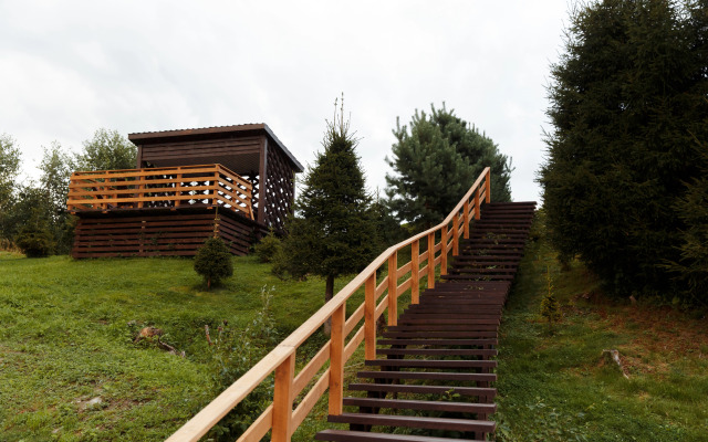 Частный дом у реки