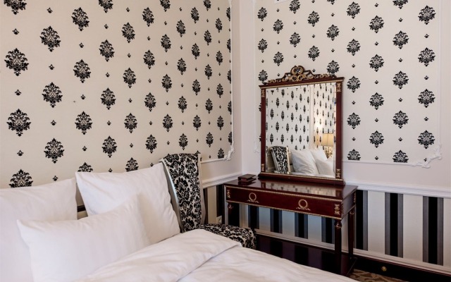 Golden Rooms Hotel