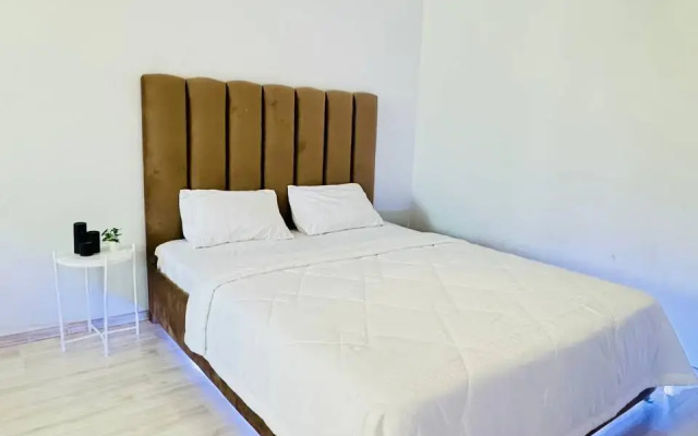 U Metro Chkalovskaya Apart 96 Flat