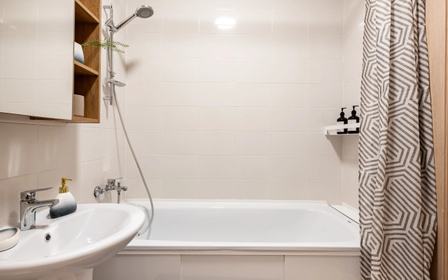 Vidovaya s balkonom na solnechnoj storone Flat