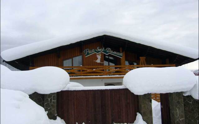 Raj-Ski-Domik Guest House