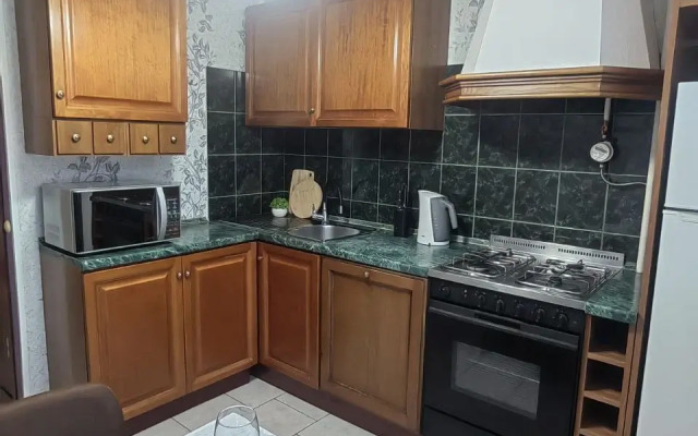 Bolshaya Uyutnaya Dvukhkomnatnaya Kvartira Flat