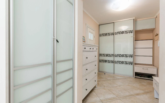 Апартаменты возле метро Автозаводская. 4 станции до центра. Парковка.