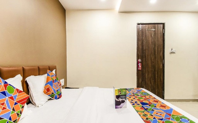 Pratiksha Hotel
