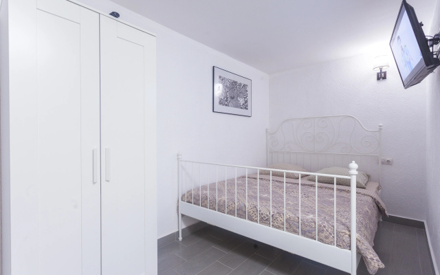 Апартаменты Leohotels на Дровяном ,7
