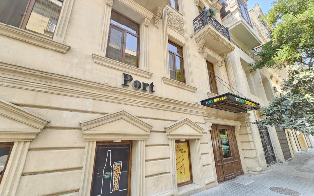 Port Hotel