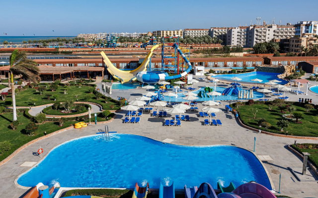 Alora Aqua Park Resort by SUNRISE