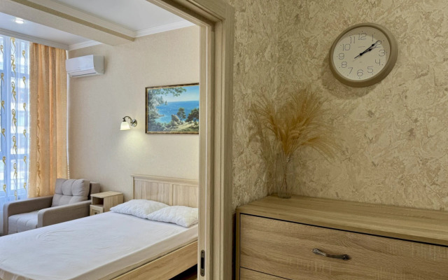 Квартира 121 с балконом в ЖК Черноморский Толстый мыс