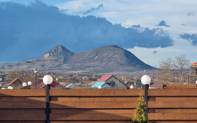 N2 Chetyre Sezona Guest house