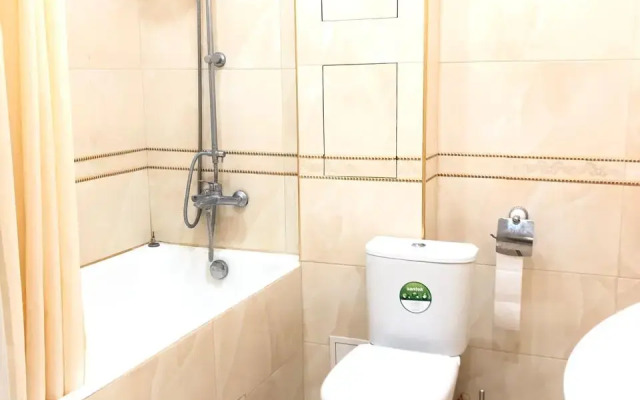 Trekhkomnatnaya V Tsentre Flat
