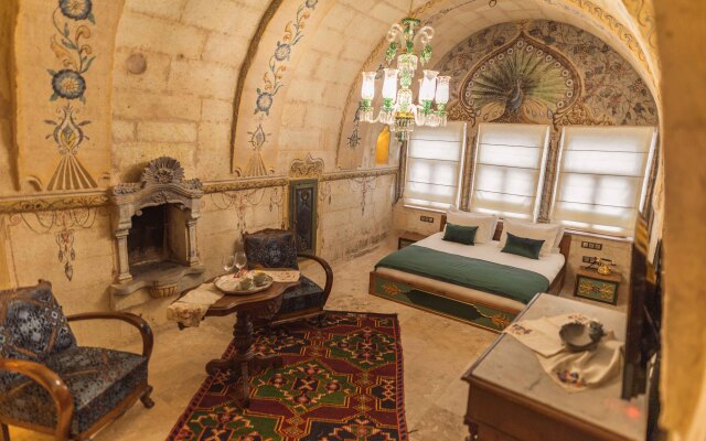 Solo Cave Suites Hotel