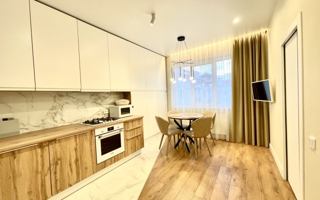 Апартамент в 5 минутах от моря с бассейном на Мира 44лит6