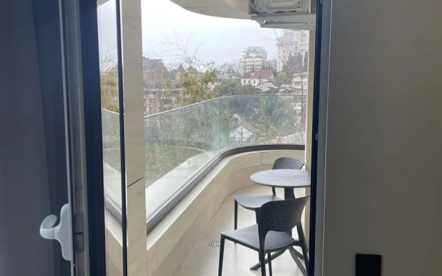 Апартаменты трехкомнатные Люкс с балконом Сочипосуточно