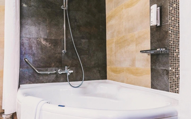 Отель Cronwell Inn Стремянная