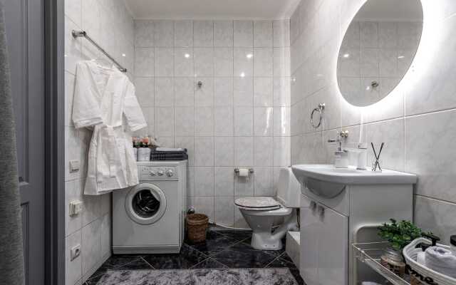Prostornye apartamenty u Nevy Flat