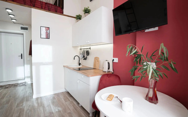 Квартира мини-студия со вторым ярусом у парка с озерами