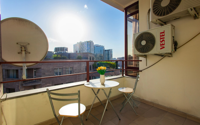2-K v Novostroyke, Ulitsa In Yerevantsu, Hh399 Flat