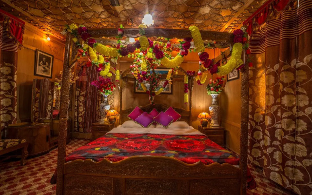 Отель Swan Group Of Houseboats