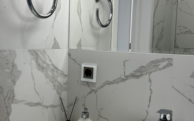 Stilnaya ot dizaynera u ozera Flat