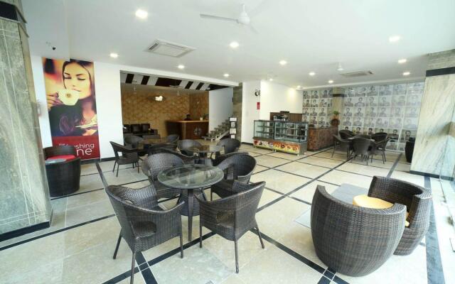 Отель Falcons Nest Lariviera Suites