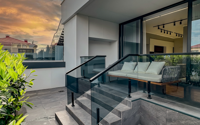 Dvukhurovnevye s basseynom Apartments