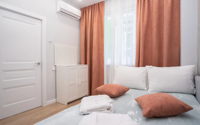 Red Apartments Art Layt Santi Apartments