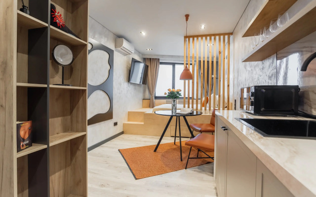 Shikarnaya Studiya U Flat