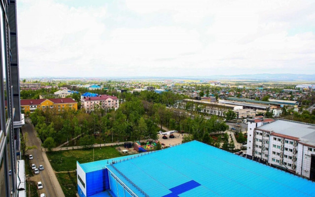 Trekhkomnatnaya S Krasivym Vidom Iz Okna Flat