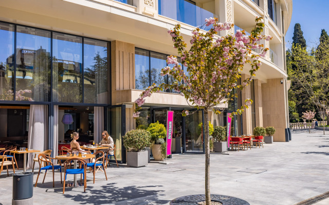 Lyuks Odnokomnatny S Balkonom v otele Grand Cascade Apartments