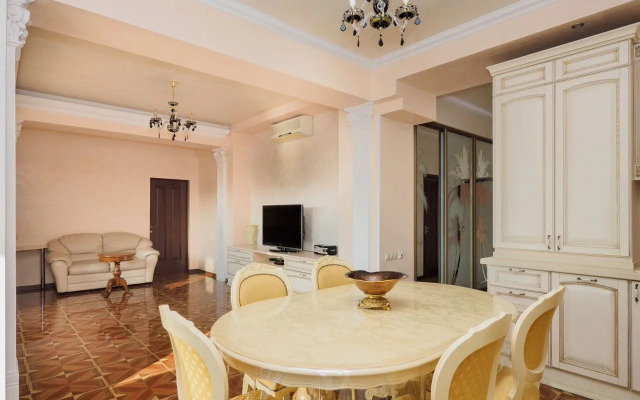 Dvukhkomnatnaya S Vidom Na More Flat