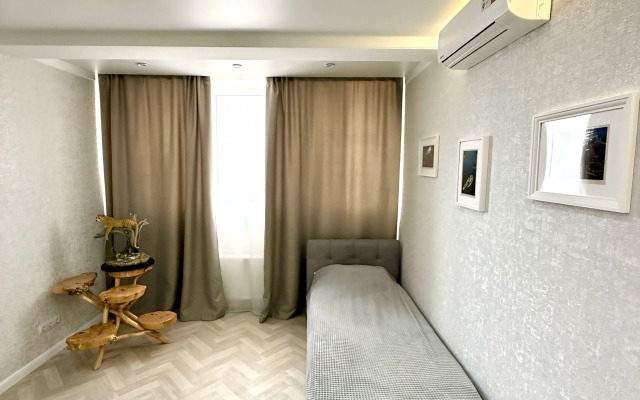 na Komsomolskoy Flat