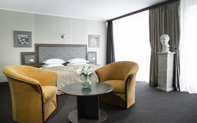 Ukraina Hotel