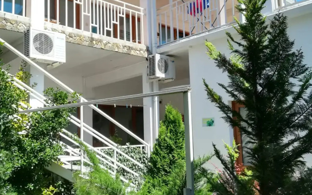 Yelizaveta Guest House