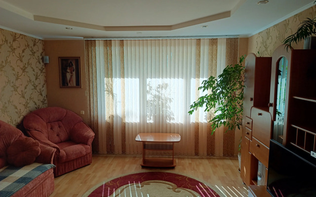 Otlichnaya Tryoshka Vozle Vokzala  Flat