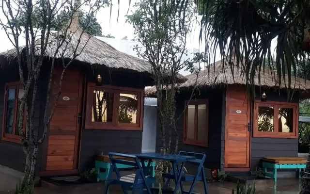 Tomorrowland Beach Villas & Fisherman's Wharf Restaurant Mini Hotel
