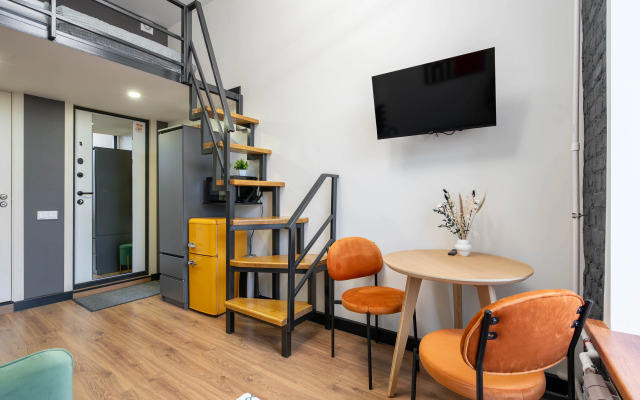 Komfortnaya Studiya S Dizaynerskim Remontom Flat