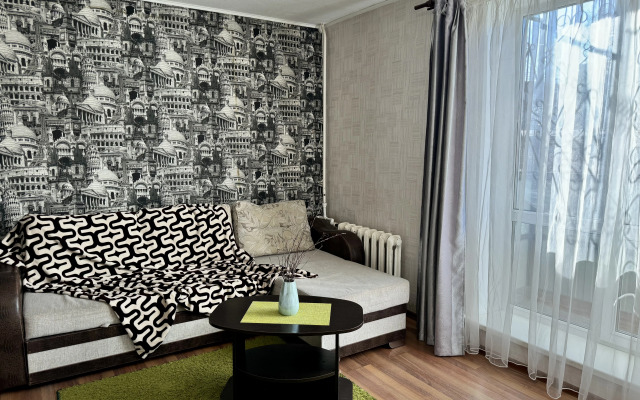 Апартаменты на Парижской коммуны 50