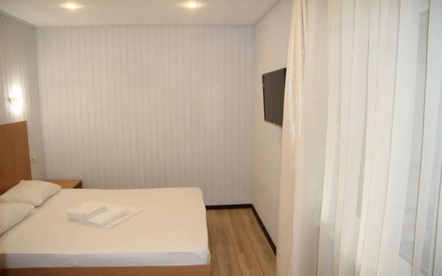 Peak Season 4 Apartments