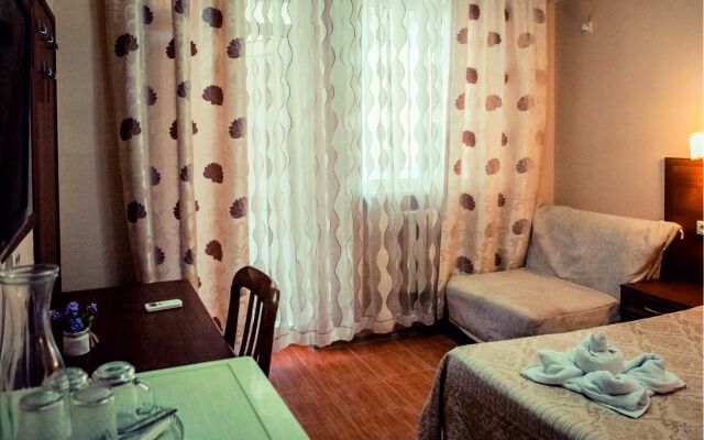 Lantana-Anzhela Hotel