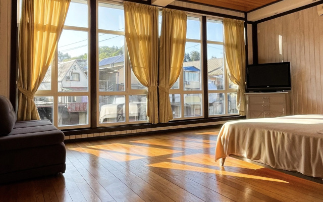 Chastny Kottedzh u reki Private house