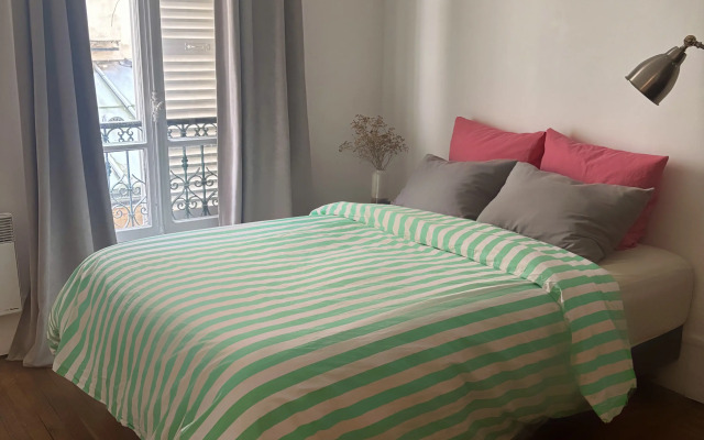 Uyutniye v Samom Tsentre Parizha Apartments