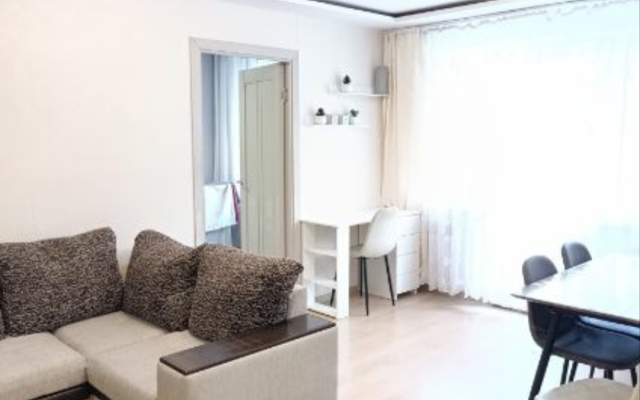V Shelekhove Flat