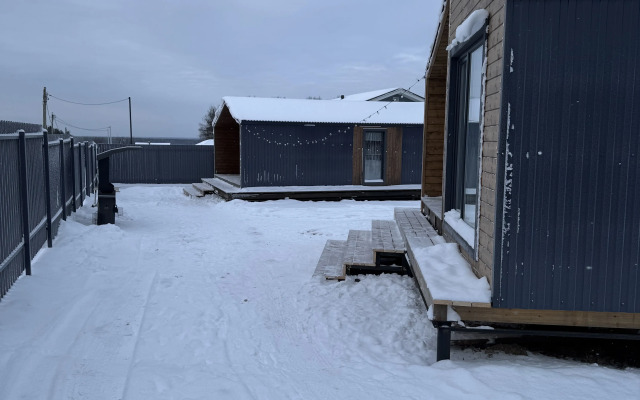 Частный дом на поляне