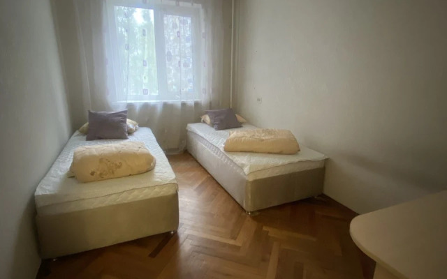 3Kh Komnatnaya Ryadom S Parkom Pobedy 3 Etazh Flat