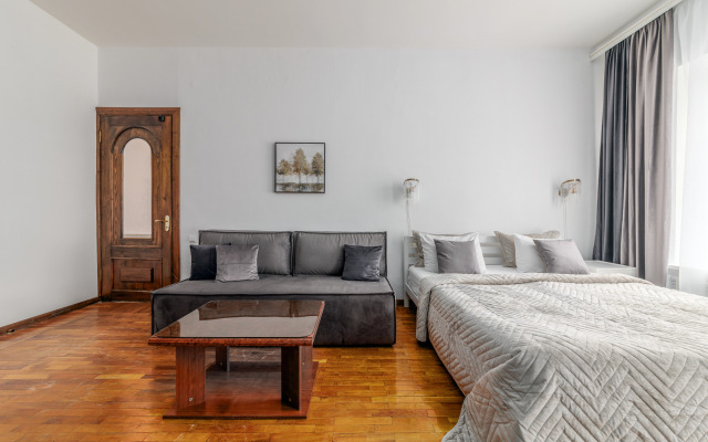 Апартаменты 3 спальни на Мойке