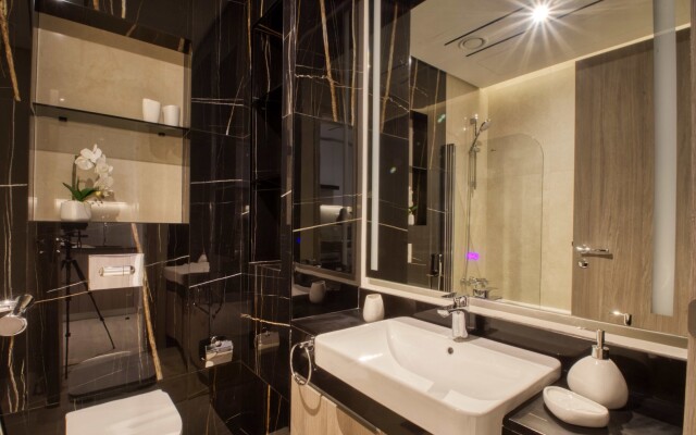 Welcome Home in Me Do Re Tower Apartments