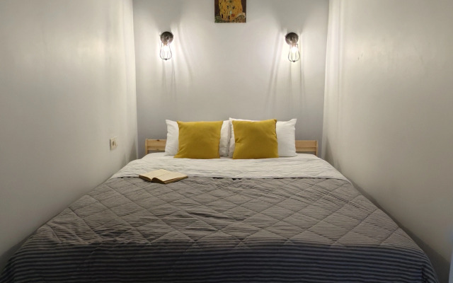 Provence Flat