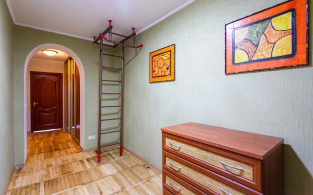 Na Ulitse Industrialnaya 15/1 Flat