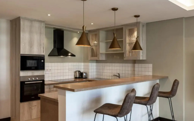 Отель Trademark Suites at Enaki Town