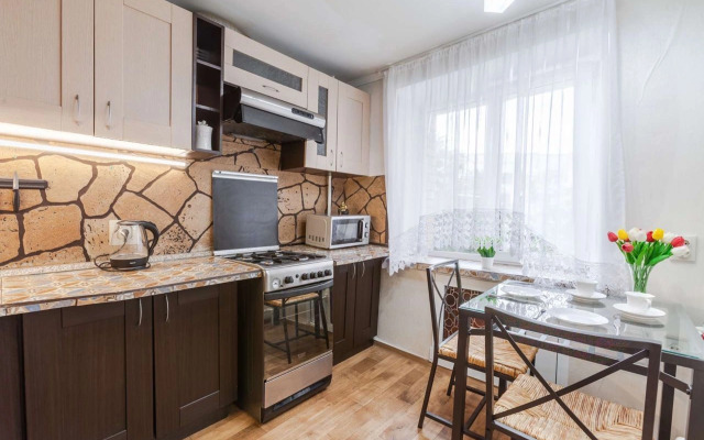 Na Ulitse Molodogvardeyskaya 225 Flat